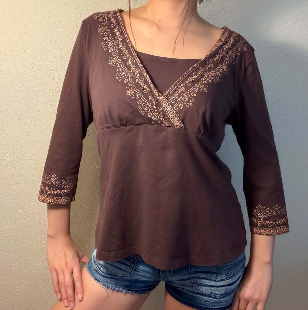 Mountain Lake Brown V-Neck 3/4 Sleeve Top with Embroidered Beaded Details